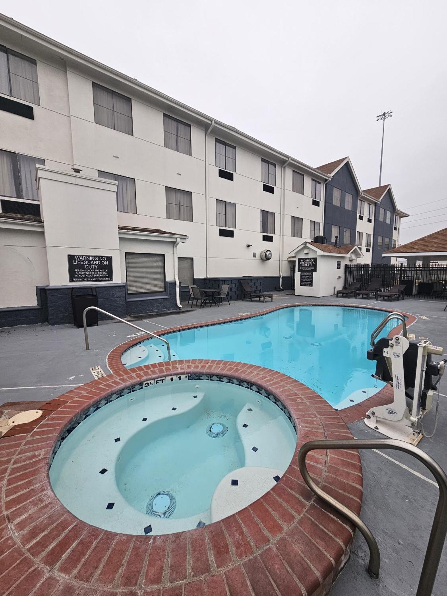 Candlewood Stafford 5*