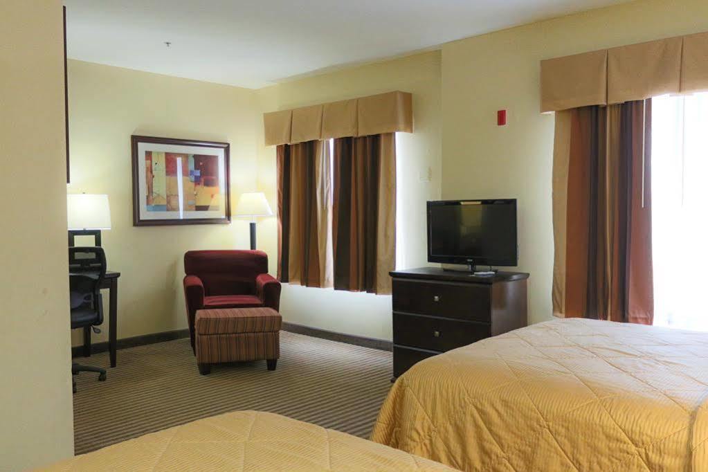 Candlewood Stafford Hotel 5*