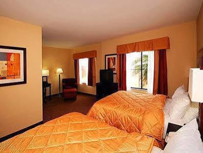 Candlewood Stafford Hotel 5*